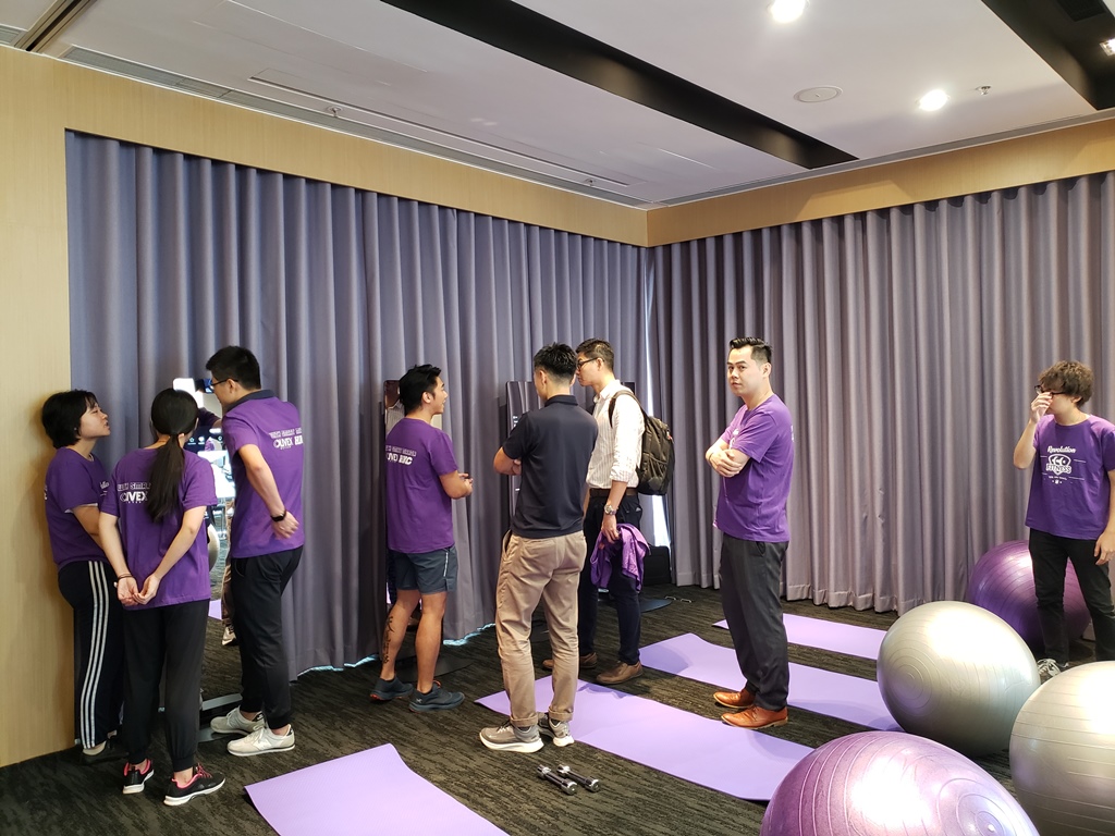 Lululemon Mirror Lead Position